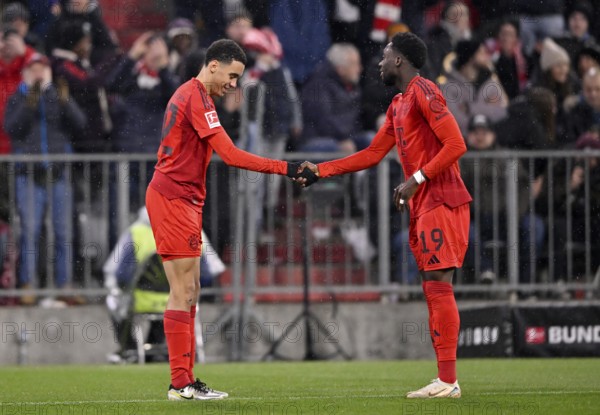 Goal celebration Jamal Musiala FC Bayern Munich FCB (42) (left) shakes hands with Dayot Upamecano