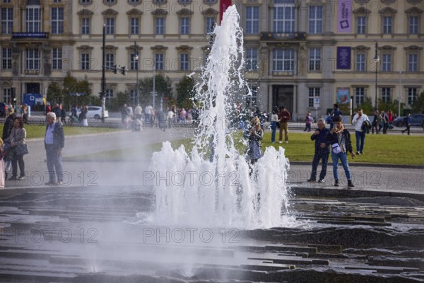 Fountain in the Lustgarten, frozen water movement, Berlin, capital, independent city, federal state