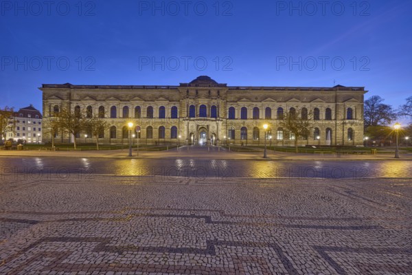 Semper Gallery, architectural style Neo-Renaissance, architect Gottfried Semper, long gallery, art