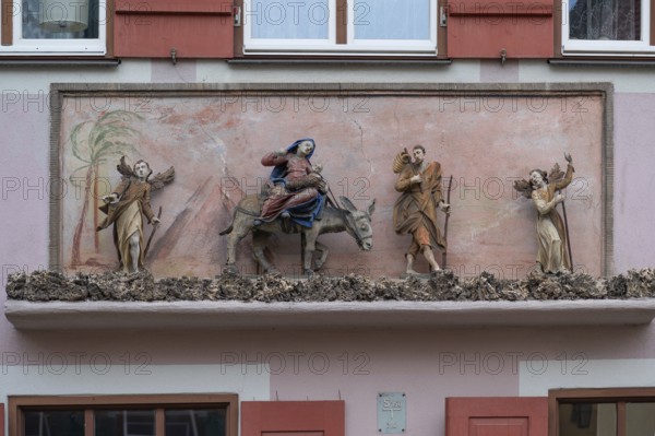 Figurative depiction, Flight to Egypt on a residential building, 18th century, Martin Luther Str.