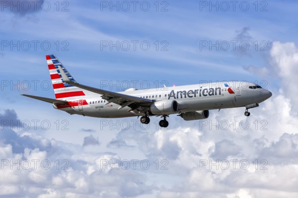 An American Airlines Boeing 737-800 aircraft with the registration number N910NN at Miami Airport,