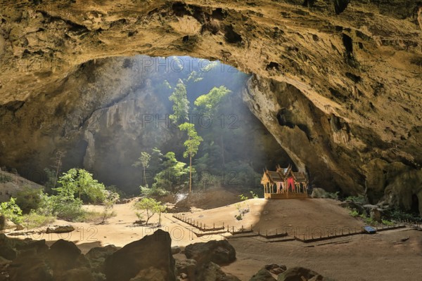 Phraya Nakhon Cave, Hua Hin, Prachuap Khiri Khan Province, Thailand, Asia