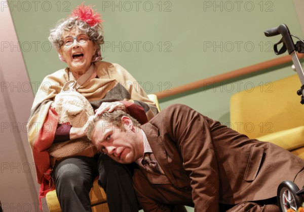 Brigitte Grothum and Johannes Hallervorden at the photo rehearsal of Oma Trick in Berlin's palace