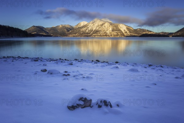 Morning light, sunrise, mountain lake, mountain landscape, reflection, winter, snow, long exposure,