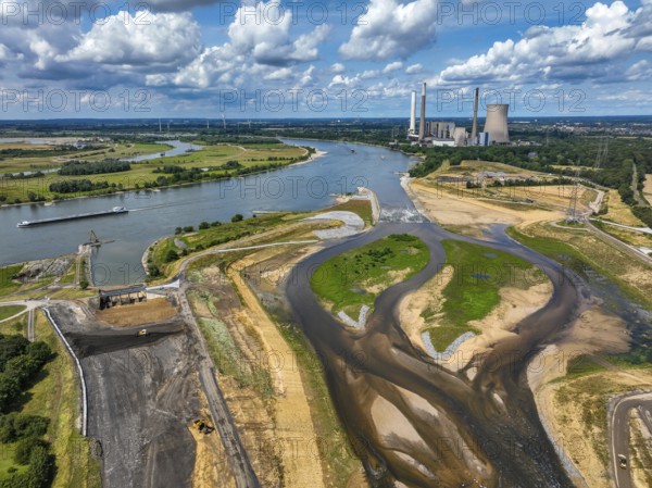 Dinslaken, Voerde, North Rhine-Westphalia, Germany, renaturalisation of the Emscher. On the right,