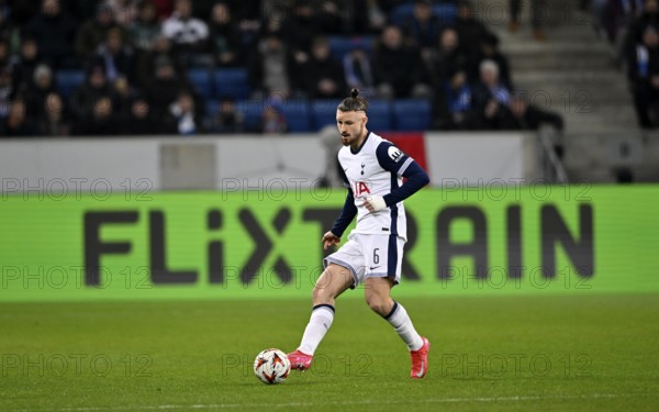 Radu Dragusin Tottenham Hotspur Spurs (06) Action on the ball perimeter advertising FLIXTRAIN,