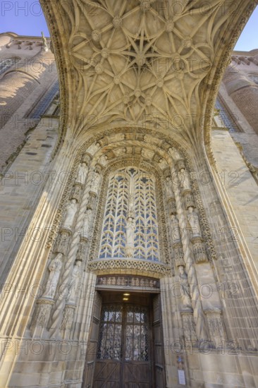 Vault of the main portal of St Cecilia's Cathedral, Albi, Département Tarn, France, Europe