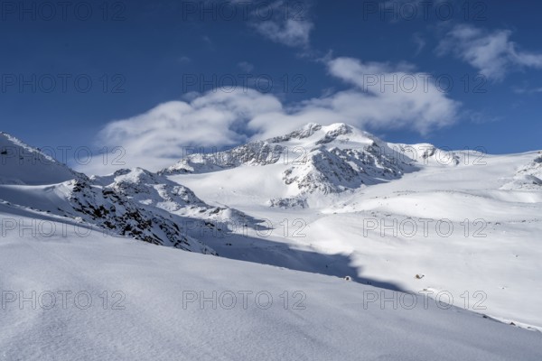 Snow-covered mountain landscape, mountain peak Monte Cevedale and glacier Zufallferner, Ortler
