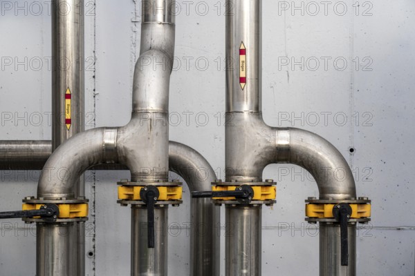 Pipelines, a biogas plant, the gas is produced from various biomass, the electricity is generated