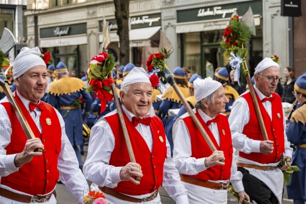 Historically costumed guild members, Zunft zum Widder, Zurich Old Town, Münzplatz, Sechseläuten or