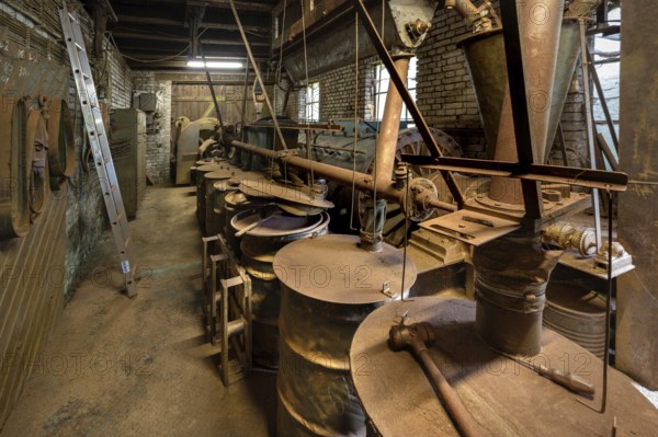 Powder grinding plant for bronze powder in a metal powder mill, founded around 1900, Igensdorf,