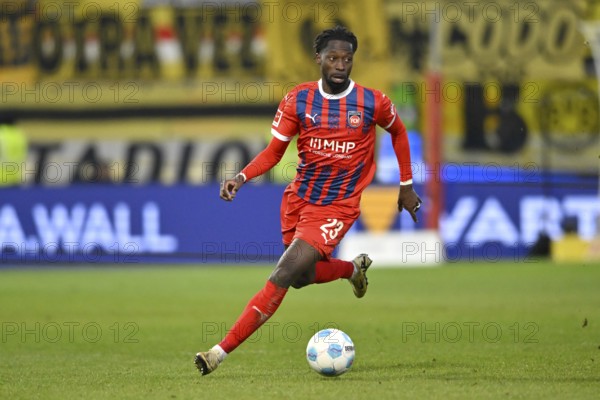 Omar Haktap Traore 1. FC Heidenheim 1846 FCH (23) Action on the ball Voith-Arena, Heidenheim,