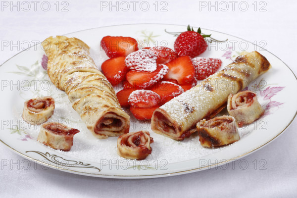Swabian cuisine, filled pancakes, Flädle with strawberry jam and icing sugar, Gsälz, fresh