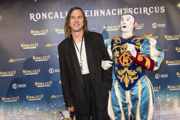 Lars Eidinger and Clown Gensi at the premiere of the 20th Original Roncalli Christmas Circus in