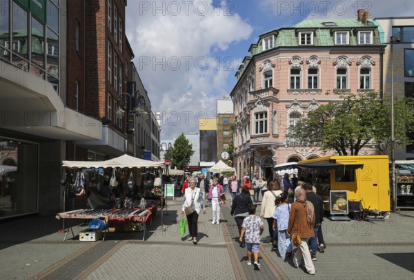 Bottrop, North Rhine-Westphalia, Germany, people on market day in the city centre, in the