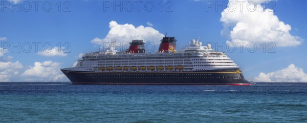 Mexico, Cabo San Lucas, Los Cabos, vacation cruise ship docked close the beach and El Arco, Central
