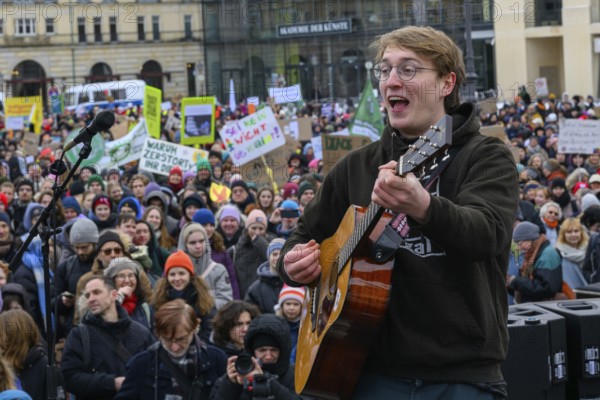 Marlo Grosshardt plays at the Fridays for Future climate strike at the Brandenburg Tor in Berlin.