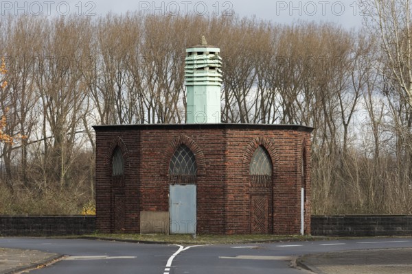 Transformer house of the Cologne gas and electricity works from 1928, octagonal brick building in