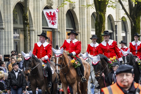 Zunft zur Zimmerleuten, parade of historically costumed guild members, Sechseläuten or Sächsilüüte,