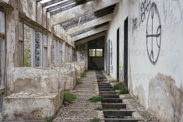Abandoned hotel, Lago Yehuin, Río Grande, Tierra del Fuego Province, Argentina, South America