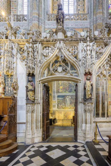 Exit portal from the choir flanked by statues of St Simon and St Mathias in St Cecilia's Cathedral,