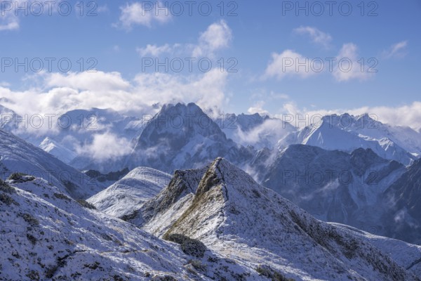 View above the Hoefatsblick station on the Nebelhorn to the Hoefats, 2259m, Allgäu Alps, Allgaeu,