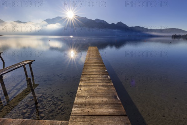 Jetty, boat dock, lake, reflection, fog, sunbeams, backlight, winter, snow, ice, Lake Kochel, view