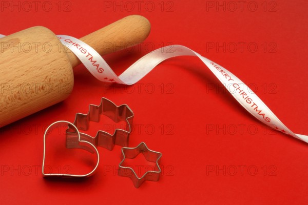 Rolling pin and cookie cutters, Christmas