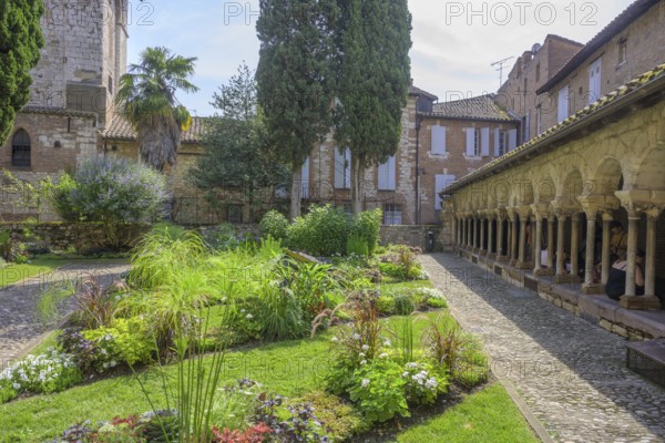 Inner courtyard with cloister of Saint Salvy, Albi, Département Tarn, France, Europe