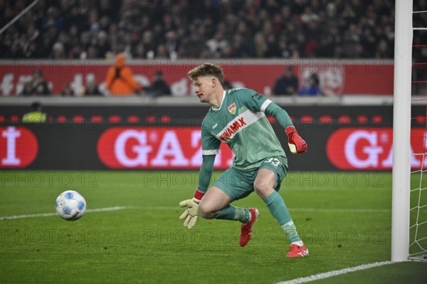Goalkeeper Alexander Nübel VfB Stuttgart (33) Action on the ball MHPArena, MHP Arena Stuttgart,
