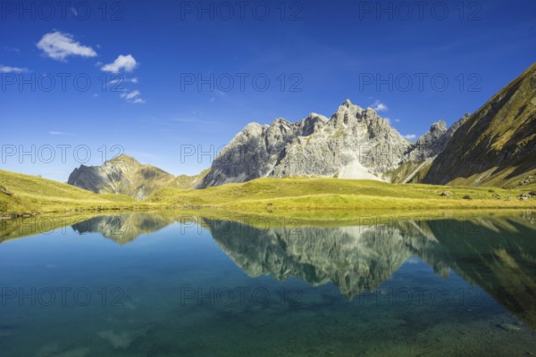 Eissee, Oytal, behind it Großer Wilder, 2379m, Hochvogel- and Rosszahngruppe, Allgäu Alps, Allgäu,