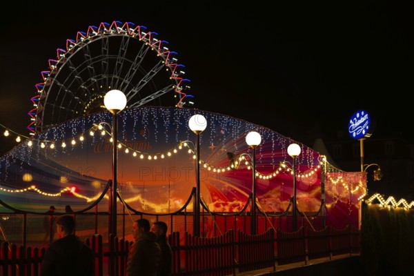 Night shot, roller skating rink, skating rink winter dream, Ferris wheel, illuminated, Christmas