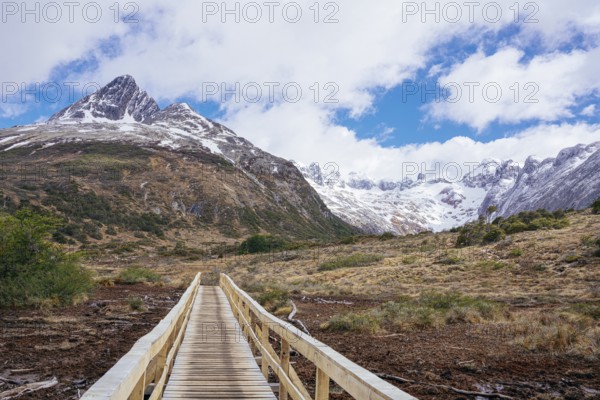 Wooden path to Laguna Esmeralda, Laguna Esmeralda, Provinz Tierra del Fuego, Argentina, South