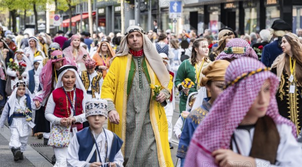Parade of historically costumed guildsmen, Sechseläuten or Sächsilüüte, Zurich Spring Festival,