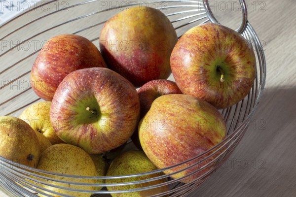 Close-up of apples and pears in the fruit basket