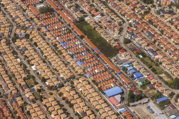 Retort city in the north-east of Bangkok. Standardised houses stand close together on the straight