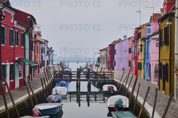 Colorful houses beside the waterway in between 'Fondamenta Cao di Rio a Sinistra' and 'Fondamenta