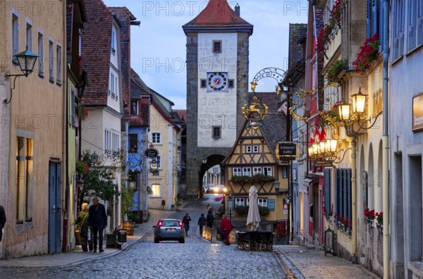Plönlein and the Spitalgasse with the Siebersturm in the old town centre of Rothenburg ob der