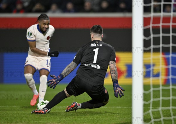Penalty area scene, Goal area scene Action Goalkeeper Kevin Müller 1. FC Heidenheim 1846 FCH (01)