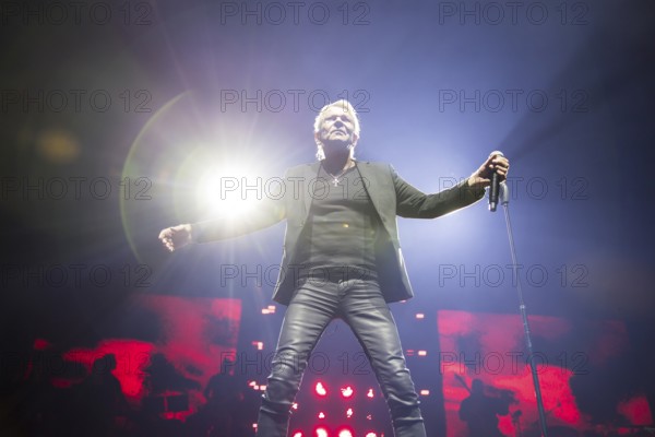 Matthias Reim live on ..und plötzlich bist du Kult! Tour in the Berlin Uber Arena on 29 December