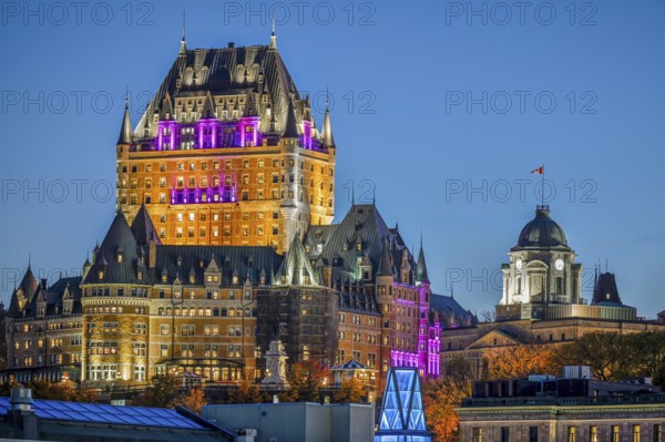 Château Frontenac illuminated autumn Québec Canada
