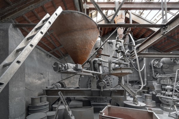 Production room with metal powder grinding mill for the production of zinc powder, metal powder