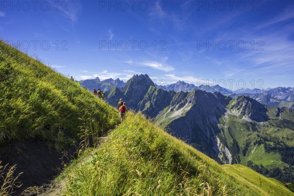 Laufbacher Eck-Weg, a panoramic hiking trail from the Nebelhorn into the Oytal, behind the Hoefats,