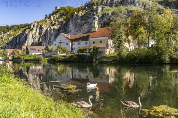 Market town of Essing with Heilig Geist parish church in Altmühltal, Lower Bavaria, Bavaria,