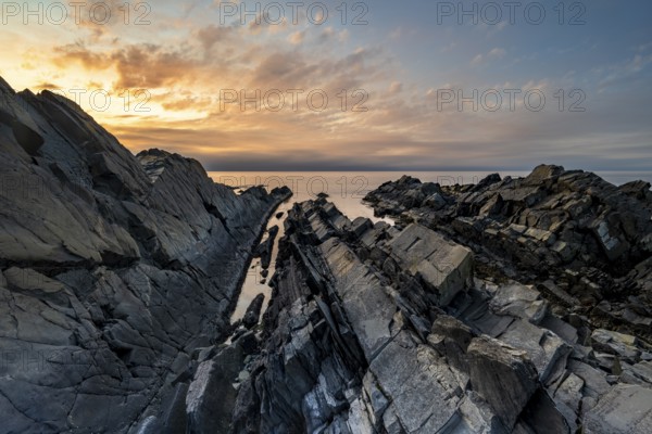 Rocky coast, Varanger, Barents Sea, Finnmark, Norway, Europe