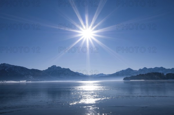 Winter idyll at the Forggensee in the Allgäu, in the background on the left the Säuling (2047 m)