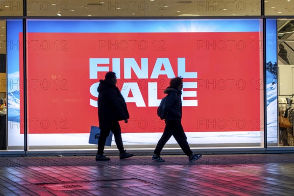 Final Sale, Clothing department stores' on Schadowstraße, large poster in the shop window