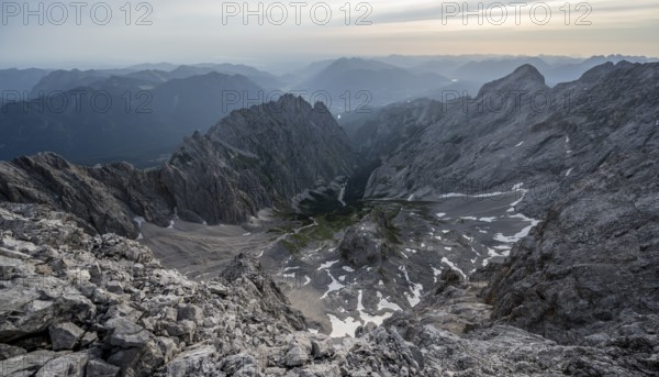 Mountain landscape with rocky peaks, view of Höllental and Alpspitze, Jubiläumsgrat, Wetterstein