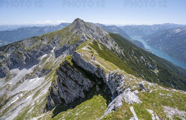 Two mountaineers on the hiking trail on the summit ridge of the Unnütz, behind Achensee, Unnütz