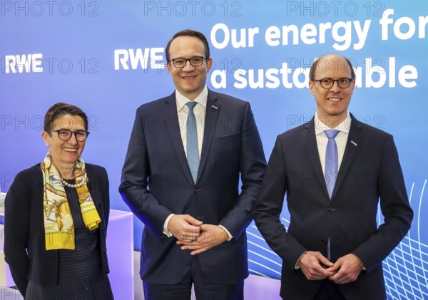 Essen, North Rhine-Westphalia, Germany, RWE CEO Markus Krebber (centre), Labour Director CHO